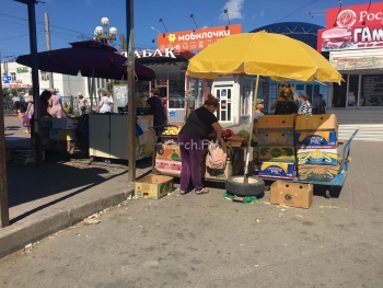 Новости » Общество: Власти продолжают упорно не замечать стихийщиков на рынке, - читатели