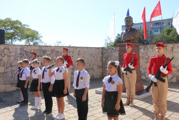 В Керчи открыли памятник Герою Советского Союза Екатерине Дёминой