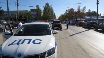 Новости » Общество: В Керчи сотрудники ГИБДД усилили контроль на перекрестках