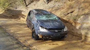 В Крыму на дороге перевернулся автомобиль