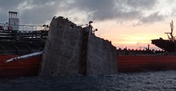 В сети появилось  видео танкера после взрыва в Азовском море