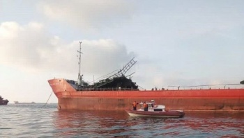 Почти 300 человек продолжают поиски моряков в Азовском море после взрыва танкера