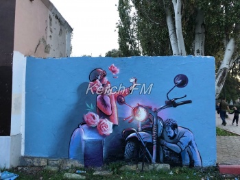 Керченскую набережную украсили еще одним граффити