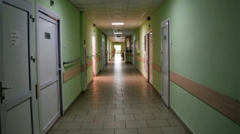 Нехватка врачей ощущается в России повсеместно, – Песков