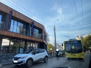 Новости » Общество: В Керчи столкнулись «Renault» и «Chery»