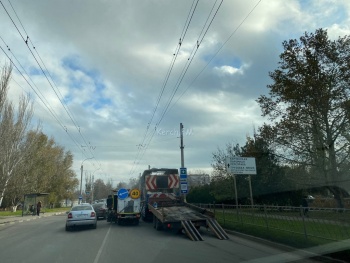 Новости » Общество: На Вокзальном шоссе затруднено движение транспорта