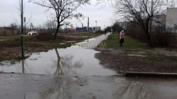 Новости » Общество: Керчане устали ждать когда восстановят  и благоустроят  улицу Ворошилова