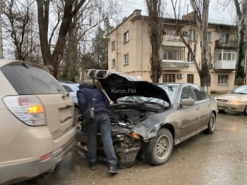 Новости » Криминал и ЧП: На Горького столкнулись автомобили, движение затруднено