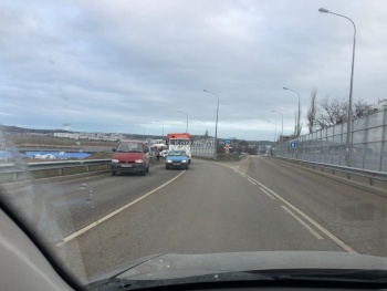 Новости » Общество: На Верхнем Солнечном пробка в сторону Аршинцево из-за автомобиля