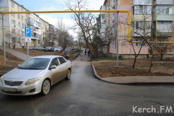 Новости » Общество: Пожилую керчанку избили в подъезде  собственного дома   