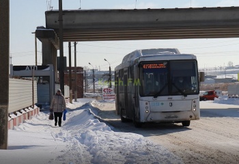 Подъезды к автобусным остановкам чистили в Керчи для видео пресс-служб