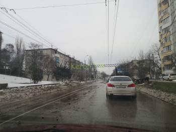 Новости » Общество: Ледяные камни, навалы: в Керчи то, что не растаяло, к вечеру подморозит