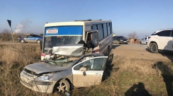 Один человек погиб и один пострадал в результате тройного ДТП в Крыму