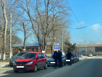 Новости » Криминал и ЧП: В Керчи произошла тройная авария