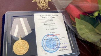 Медработник впервые в Крыму получил медаль Следкома «За содействие»