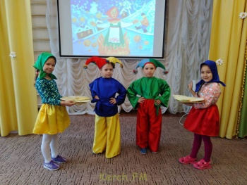 Дошкольники из керченского детского сада № 15 поздравляют с Масленицей