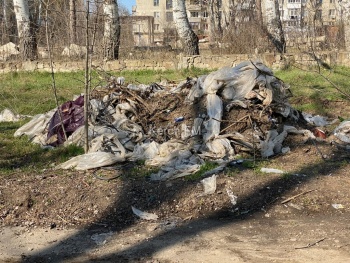 Новости » Общество: Вокруг новой парковой зоны им. Ю. Гагарина полнейшая разруха