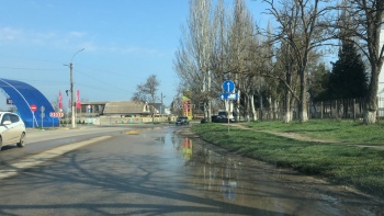 Несколько дорог в Аршинцево заливает чистая вода