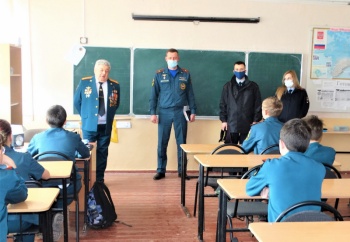 «Урок Мужества» с учениками кадетского класса провели в Керчи