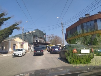 На Адмиралтейском в Керчи столкнулись три автомобиля