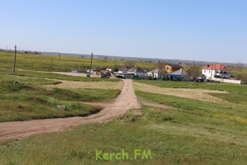 Новости » Общество: В Героевке аллея керченских героев теперь выглядит бритой звездой