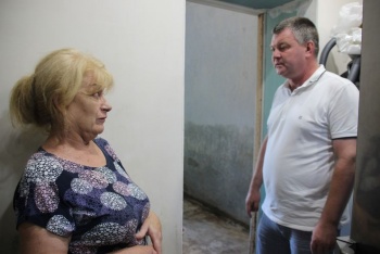 Мебель и спецоборудование привезли двум керченским семьям, пострадавшим вследствие ЧС