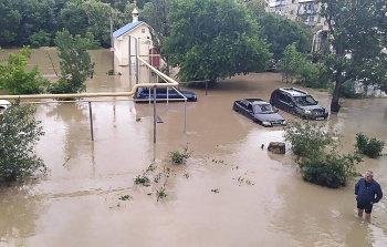 В Керчи начали прием заявлений на компенсацию за утопленные авто