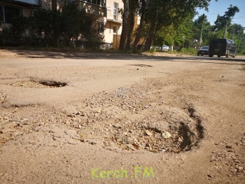 Новости » Общество: Льва Толстого: проводили воду – разбили дорогу, делали дворы – разбили дорогу