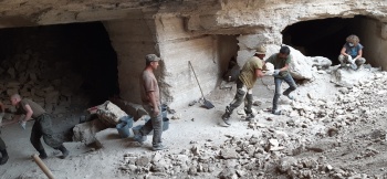 Поисковики ищут ветерана, чью медаль обнаружили в подземельях Керчи