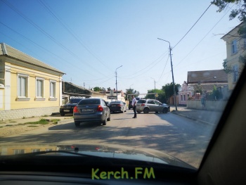 Утром улица Чкалова «вставала» в пробках из-за двух аварий