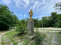 Или уберите вообще, или приведите в порядок: керчане о памятнике Войкову