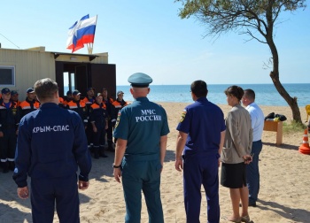 Новости » Общество: Спасателям в Ленинском районе вручили свидетельство на проведение аварийно-спасательных работ