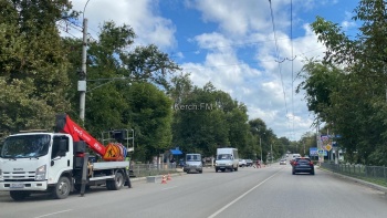 Новости » Общество: В районе «Казакова» ставят камеру, движение ограничено на одной из полос