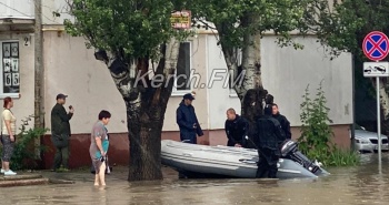 Керчанам, чьё жилье пострадало при потопе, начали выплачивать компенсации