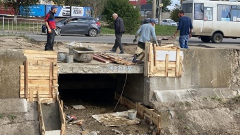 Новости » Общество: Ливневку на Вокзальном шоссе расширили