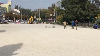 Новости » Общество: Парковку на Кирова,5 готовят к асфальтировке