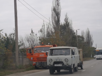 Новости » Общество: Движение затруднено: по ул. Кулакова «Крымавтодор» ведет работы