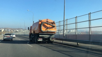 Новости » Общество: Водители, аккуратнее: на ШГС чистят дорогу