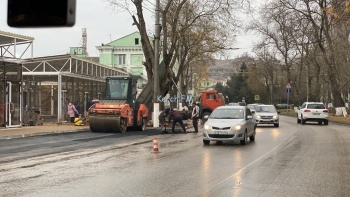 Новости » Общество: На Кирова снова частично ограничили движение по одной полосе дороги