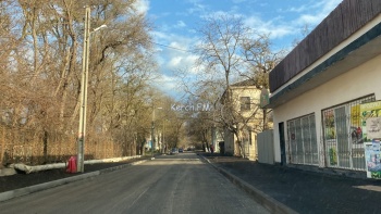 Новости » Общество: На Степана Разина заасфальтировали маленький отрезок дороги