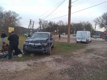 Автомобилист в Крыму сбил двоих несовершеннолетних, погибла девочка