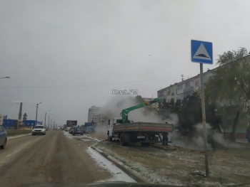 Самое время: коммунальщики разрыли трубы отопления на Ворошилова