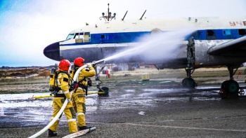 Масштабные учения в аэропорту Симферополя: спасатели тушили самолеты