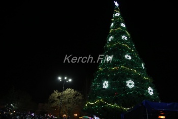 Завтра в Керчи зажгут новогодние елки