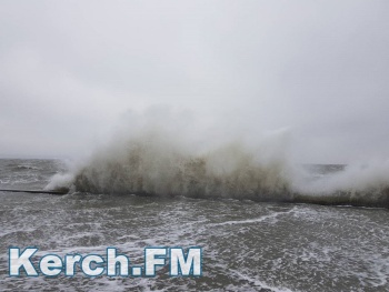 В Крыму снова объявили штормовое предупреждение: сильный ветер и осадки