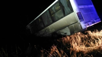 В Крыму автобус из-за непогоды вылетел в кювет, пострадали двое
