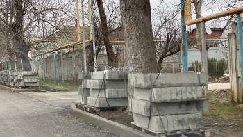 На Островского все еще идет ремонт дороги