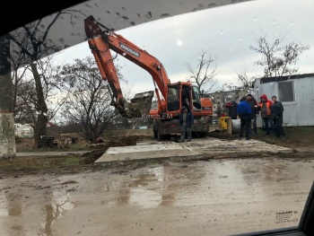 На Боспорском и Партизанском затруднено движение: работает водоканал