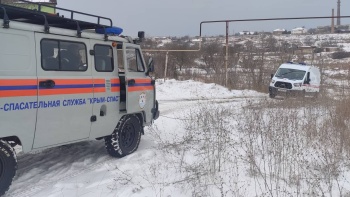 Спасатели вновь вытаскивали «скорую» из снежного заноса в Крыму