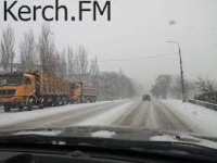 Из-за ухудшения погоды ГИБДД Керчи просит водителей и пешеходов быть бдительными на дороге